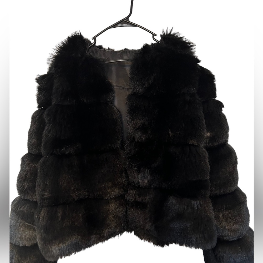 Attention Grabber - WARM & COZY- Women’s Luxury Fluffy Faux Fur Short Jacket-BLK